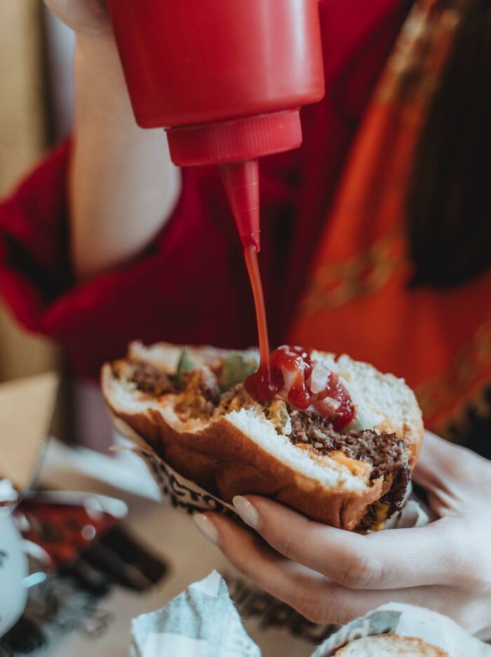 30 Non-Americans Share How They Spot American Tourists From A Mile Away