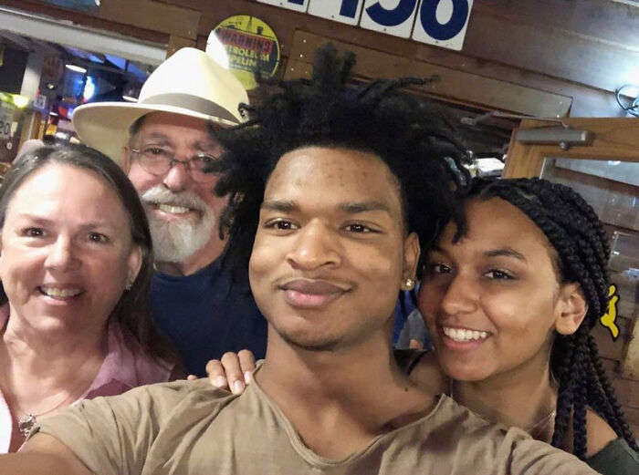 Grandma And A Stranger Who She Accidentally Invited To Thanksgiving Share Their 6th Celebration Together