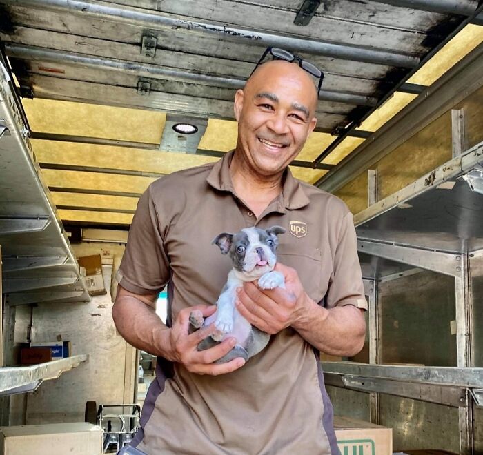 Turns Out, UPS Drivers Have A Facebook Group About Dogs They Meet On Their Routes, And It Will Make Your Day (30 New Pics) Turns Out, UPS Drivers Have A Facebook Group About Dogs They Meet On Their Routes, And It Will Make Your Day (30 New Pics)