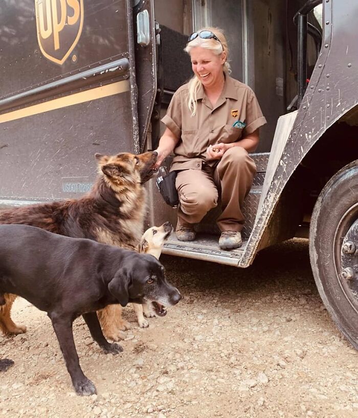 Turns Out, UPS Drivers Have A Facebook Group About Dogs They Meet On Their Routes, And It Will Make Your Day (30 New Pics) Turns Out, UPS Drivers Have A Facebook Group About Dogs They Meet On Their Routes, And It Will Make Your Day (30 New Pics)