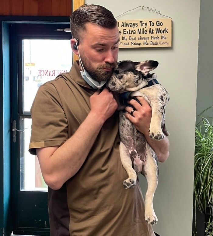 Turns Out, UPS Drivers Have A Facebook Group About Dogs They Meet On Their Routes, And It Will Make Your Day (30 New Pics) Turns Out, UPS Drivers Have A Facebook Group About Dogs They Meet On Their Routes, And It Will Make Your Day (30 New Pics)