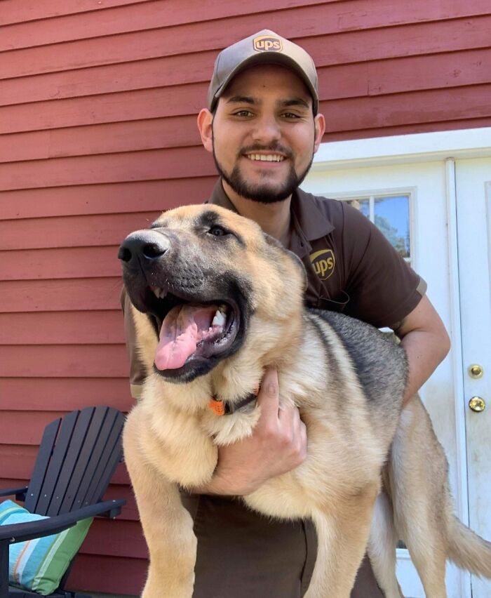 Turns Out, UPS Drivers Have A Facebook Group About Dogs They Meet On Their Routes, And It Will Make Your Day (30 New Pics) Turns Out, UPS Drivers Have A Facebook Group About Dogs They Meet On Their Routes, And It Will Make Your Day (30 New Pics)