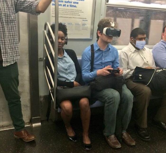 50 Times People Spotted Such Strange Things On The Subway, They Had To Take A Photo (New Pics) 50 Times People Spotted Such Strange Things On The Subway, They Had To Take A Photo (New Pics)