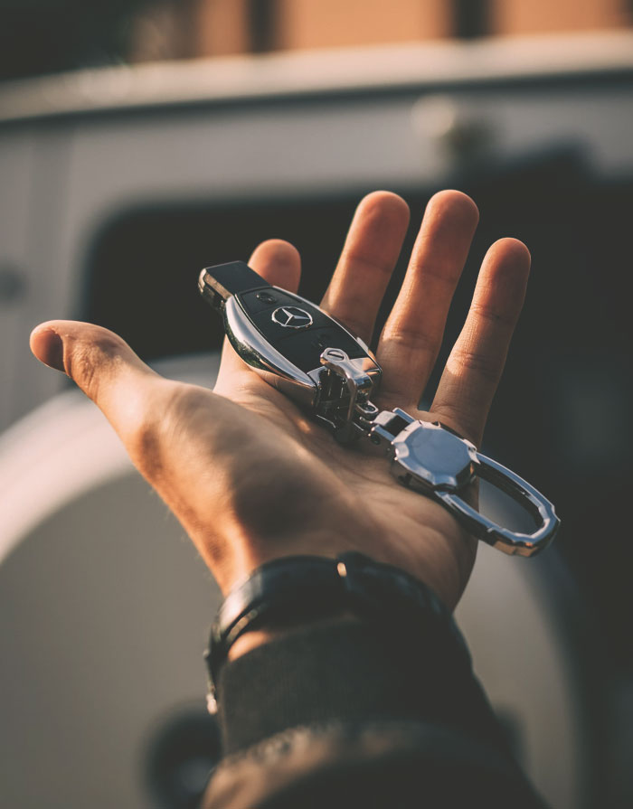 People Who Grew Up Poor Share The Subtle Signs That Show A Person Is Rich (30 Answers)