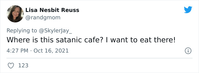 Restaurant Finds This Anti-Masker’s 1-Star Review So Ridiculous That They Put It On A T-Shirt And People Are Loving It Restaurant Finds This Anti-Masker’s 1-Star Review So Ridiculous That They Put It On A T-Shirt And People Are Loving It