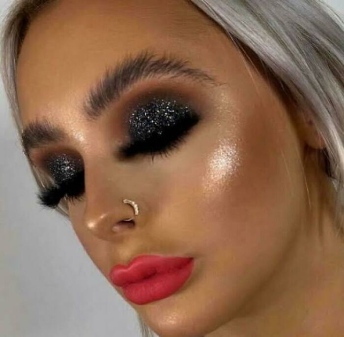 This Online Group Is Dedicated To Collecting Makeup Fails, And Here Are 50 Of The Worst Ones (New Pics) This Online Group Is Dedicated To Collecting Makeup Fails, And Here Are 50 Of The Worst Ones (New Pics)