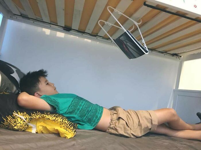 Here Are 50 Moments Of People Taking Laziness To Another Level Here Are 50 Moments Of People Taking Laziness To Another Level