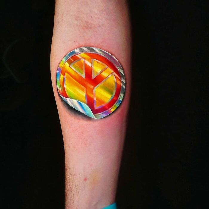 This Brazilian Artist Created 15 Tattoos That Look Like Holographic Stickers This Brazilian Artist Created 15 Tattoos That Look Like Holographic Stickers