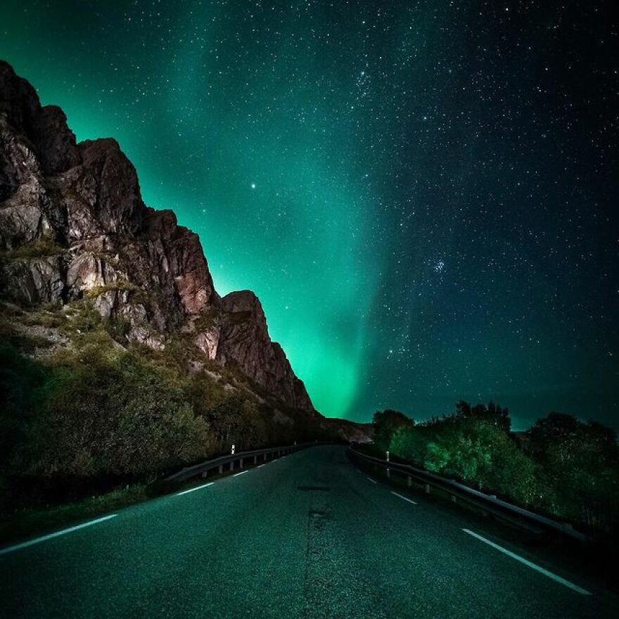 Here’s How Arctic Islands Look Through All 4 Seasons, As Captured By “The Aurora Hunter” Here’s How Arctic Islands Look Through All 4 Seasons, As Captured By “The Aurora Hunter”