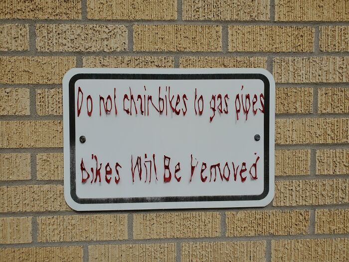 50 Things Worn Down Over Time That Tell Interesting Stories (New Pics)