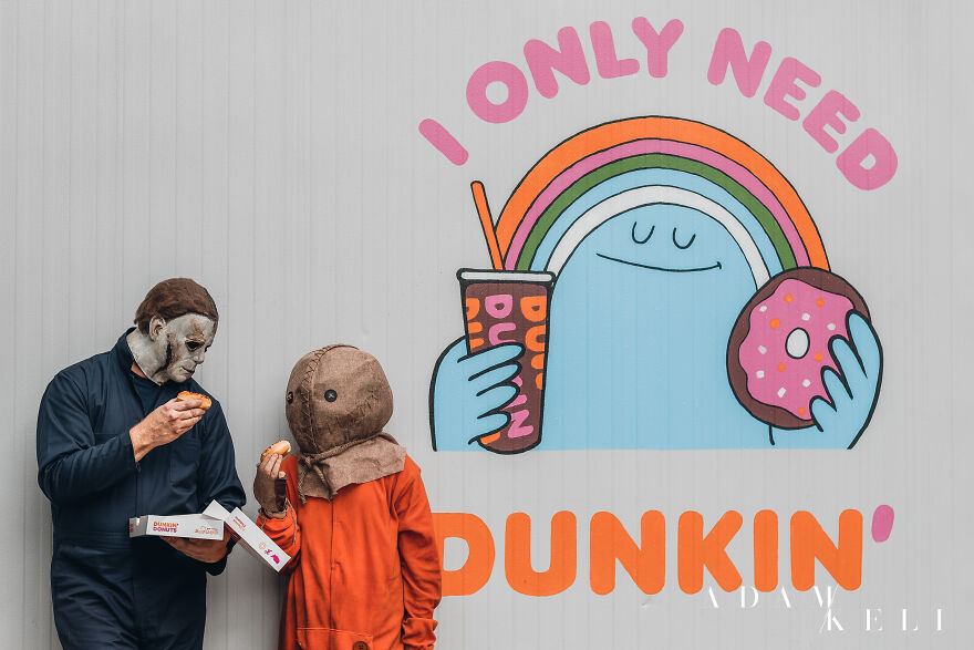 Fun Halloween Adventures With Michael Myers And Sam (17 Pics) Fun Halloween Adventures With Michael Myers And Sam (17 Pics)