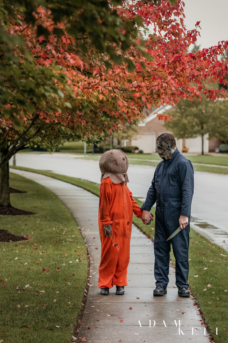 Fun Halloween Adventures With Michael Myers And Sam (17 Pics) Fun Halloween Adventures With Michael Myers And Sam (17 Pics)