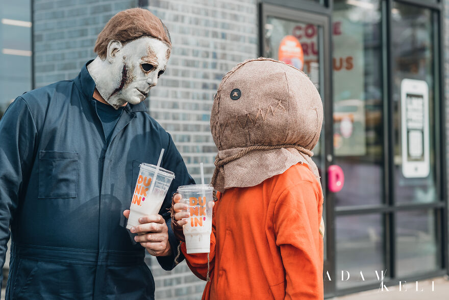 Fun Halloween Adventures With Michael Myers And Sam (17 Pics) Fun Halloween Adventures With Michael Myers And Sam (17 Pics)