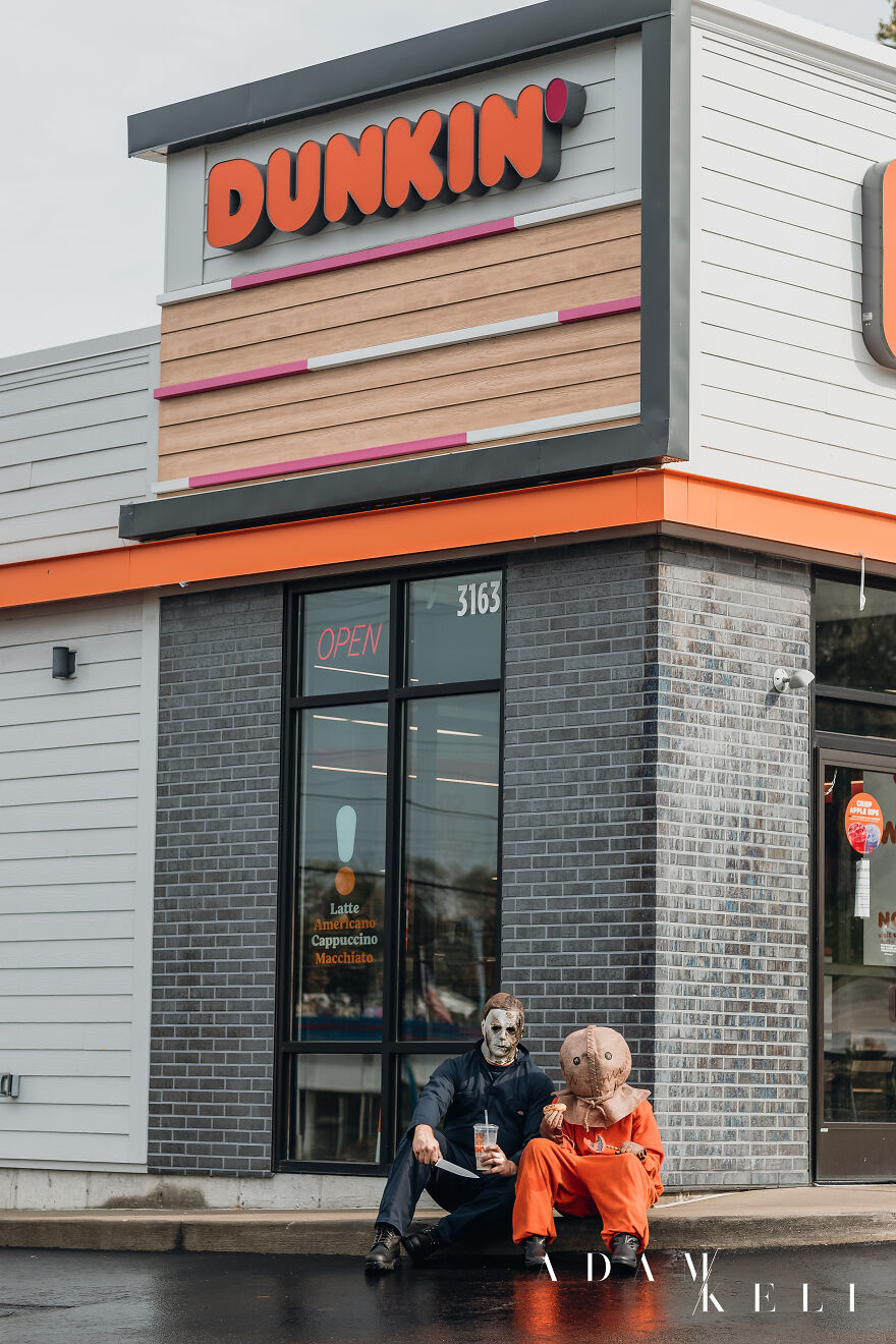 Fun Halloween Adventures With Michael Myers And Sam (17 Pics) Fun Halloween Adventures With Michael Myers And Sam (17 Pics)