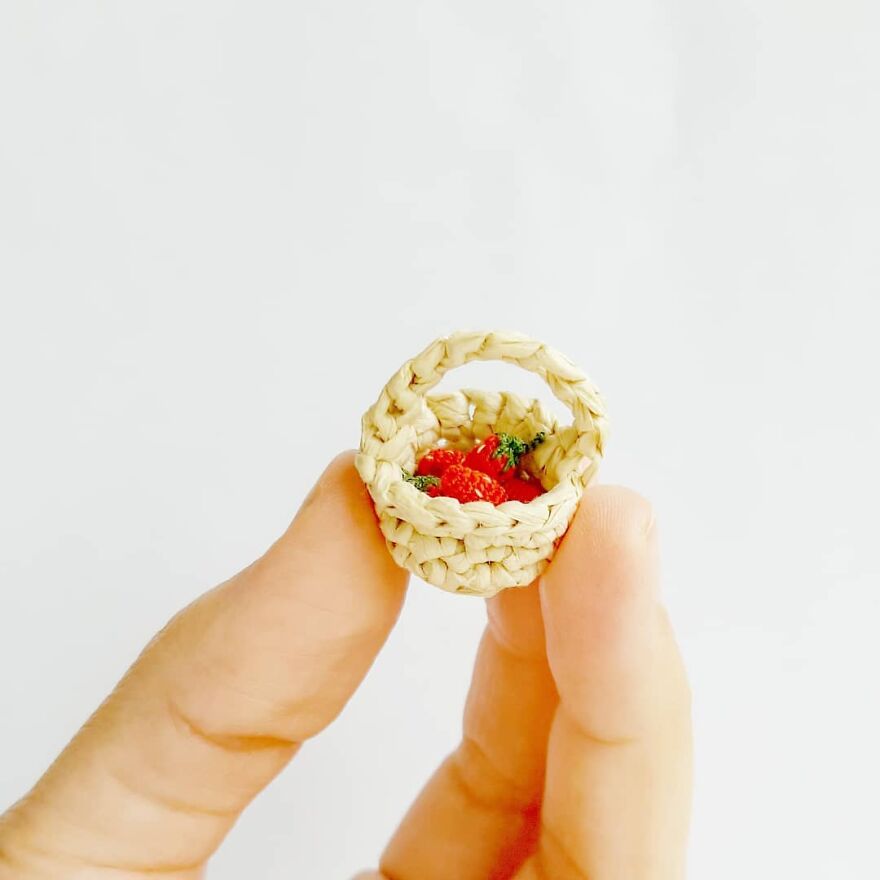 This Artist Started Micro Crocheting As An Experiment, And Now She Creates Tiny Animals And Plants Using Needle And Thread (70 Pics) This Artist Started Micro Crocheting As An Experiment, And Now She Creates Tiny Animals And Plants Using Needle And Thread (70 Pics)