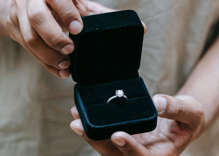 40 Things In Our Daily Lives That Many People Don&#8217;t Realize Are Scams