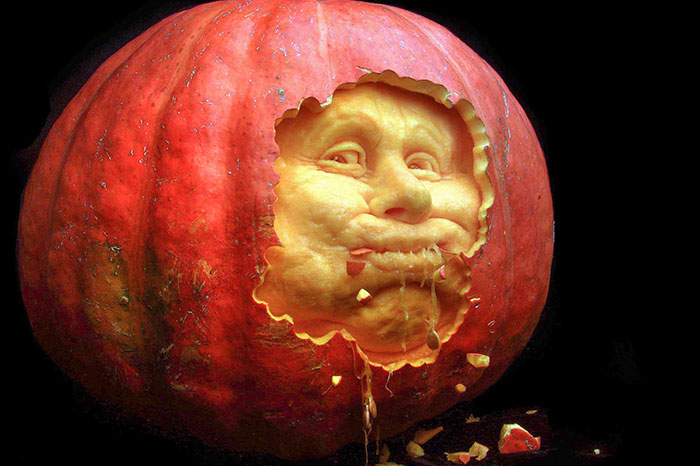 50 Times People Took Halloween Pumpkin Carving To A Whole New Level And Created These Masterpieces 50 Times People Took Halloween Pumpkin Carving To A Whole New Level And Created These Masterpieces