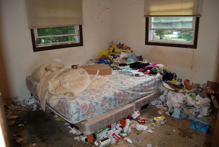 30 Landlords Describe The Weirdest And Most Disturbing Tenant They’ve Ever Had 30 Landlords Describe The Weirdest And Most Disturbing Tenant They’ve Ever Had