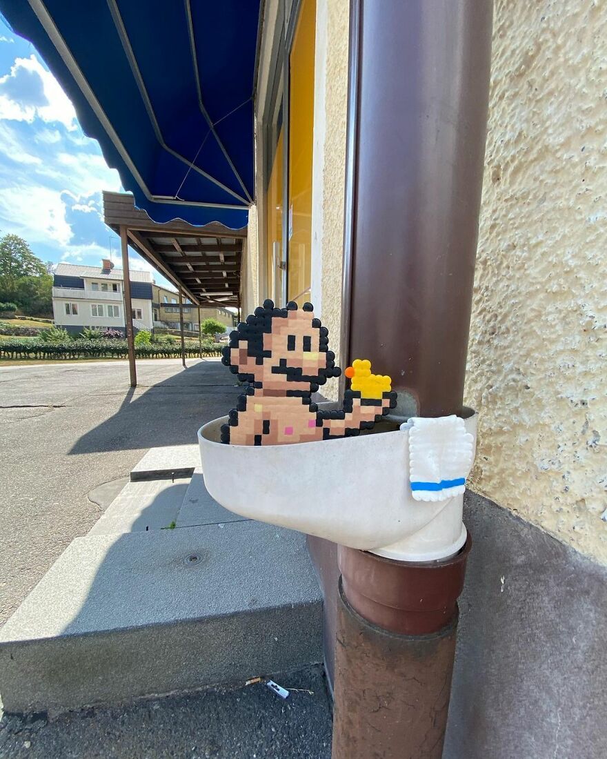 Artist ‘Vandalizes’ The Streets With His Fun And Unique Pixel Art (30 Pics) Artist ‘Vandalizes’ The Streets With His Fun And Unique Pixel Art (30 Pics)