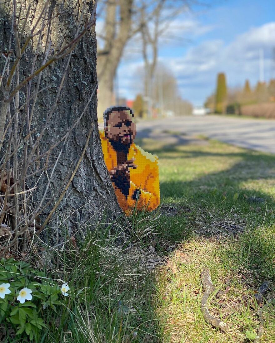 Artist ‘Vandalizes’ The Streets With His Fun And Unique Pixel Art (30 Pics) Artist ‘Vandalizes’ The Streets With His Fun And Unique Pixel Art (30 Pics)