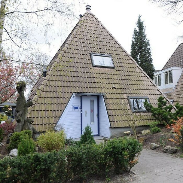 This IG Page Documents Ugly Houses Seen In The Netherlands, And They’re So Bad, It’s Hilarious (30 Pics) This IG Page Documents Ugly Houses Seen In The Netherlands, And They’re So Bad, It’s Hilarious (30 Pics)