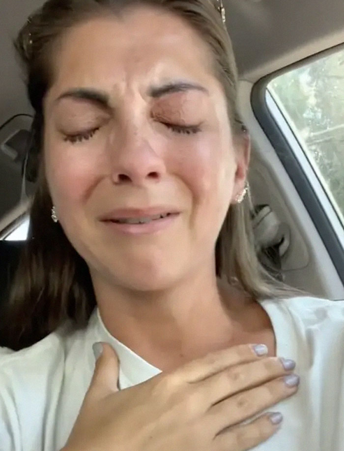 “I Was Refused Service At A Dunkin’ Donuts Because I’m Deaf”: Deaf Woman Tells Her Story And Sparks An Important Conversation “I Was Refused Service At A Dunkin’ Donuts Because I’m Deaf”: Deaf Woman Tells Her Story And Sparks An Important Conversation