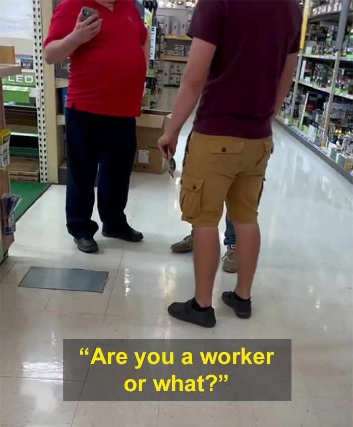 Furious Boyfriends Catch Creep Taking Photos Of Their Girlfriends At A Store, Make Him Regret It Instantly Furious Boyfriends Catch Creep Taking Photos Of Their Girlfriends At A Store, Make Him Regret It Instantly