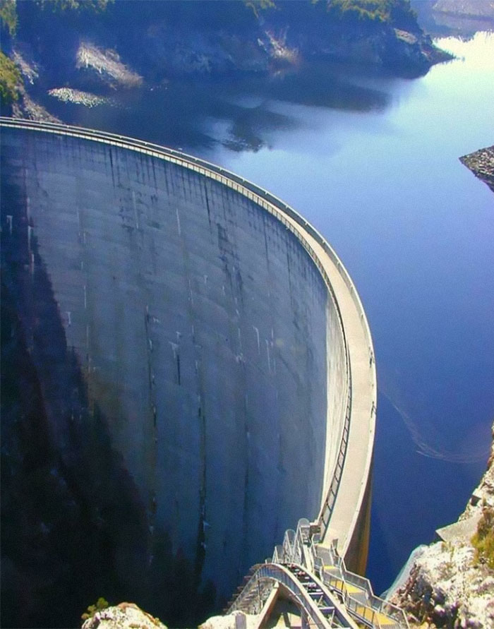 This Online Group Posts Pics Of Massive Things That Are A Big ‘Nope’ For People With Megalophobia This Online Group Posts Pics Of Massive Things That Are A Big ‘Nope’ For People With Megalophobia