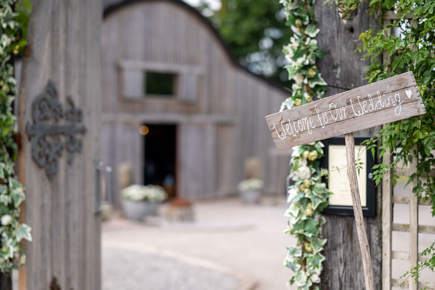 I Photographed A Wedding At Alcumlow Wedding Barn (18 Pics) I Photographed A Wedding At Alcumlow Wedding Barn (18 Pics)