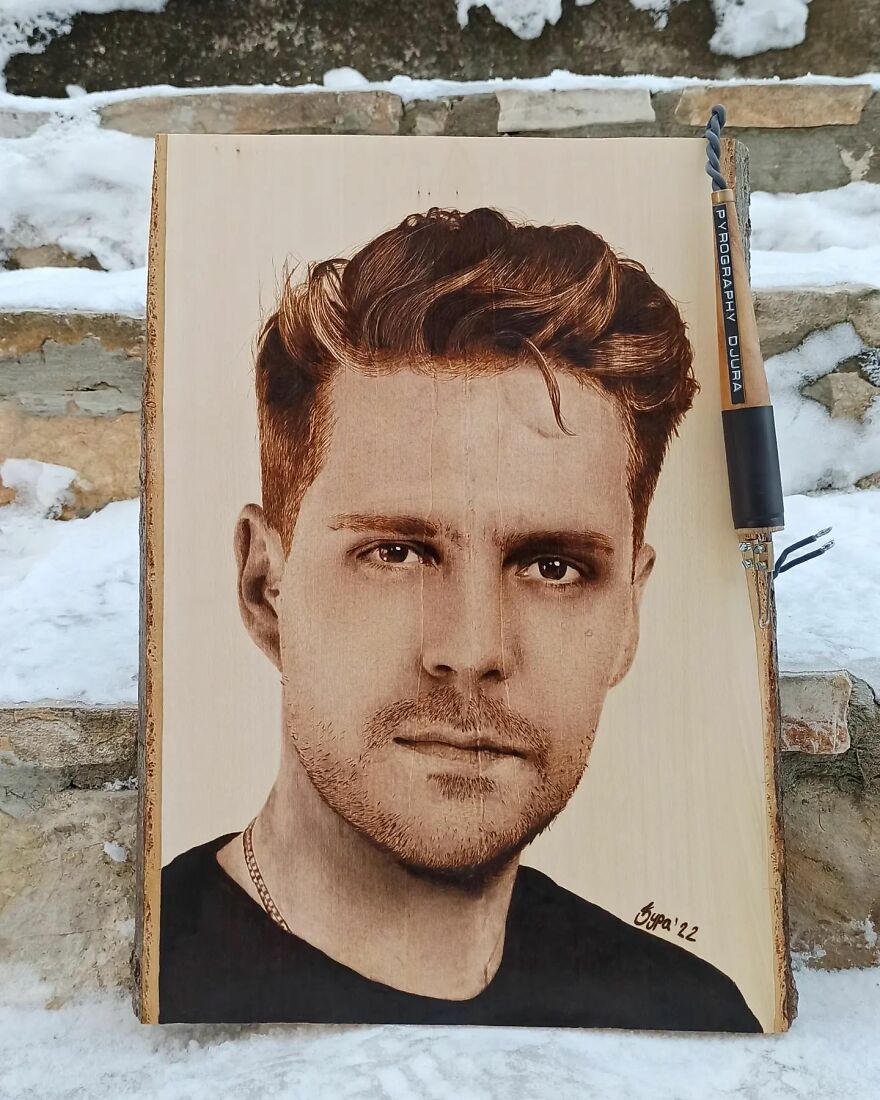Artist Burns Wood To Make Extremely Realistic Portraits Of Celebrities And Cultural Icons On Them (41 Pics) Artist Burns Wood To Make Extremely Realistic Portraits Of Celebrities And Cultural Icons On Them (41 Pics)