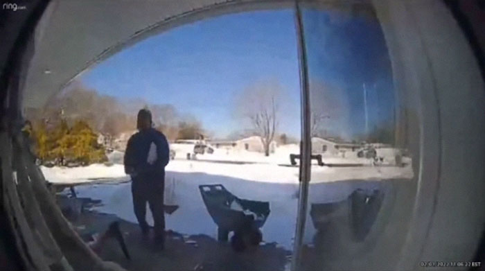 TikToker Catches Realtor Showing Her House Even Though It’s Not For Sale, Documents Everything In A Viral TikTok TikToker Catches Realtor Showing Her House Even Though It’s Not For Sale, Documents Everything In A Viral TikTok