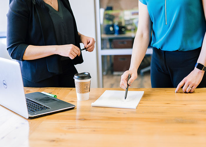 Guy Gets A Higher Paying Job, Old Company Expects To Keep Him By Offering Less Money Guy Gets A Higher Paying Job, Old Company Expects To Keep Him By Offering Less Money