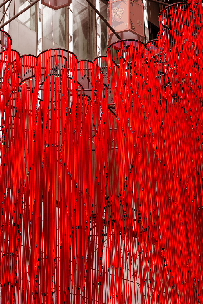“Memory Veil”: 10,000 Strands Of Red String Beads Art Installation (20 Pics) “Memory Veil”: 10,000 Strands Of Red String Beads Art Installation (20 Pics)