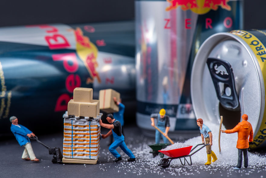 I Turn Everyday Objects Into Convincing Miniature Worlds (15 Pics) I Turn Everyday Objects Into Convincing Miniature Worlds (15 Pics)