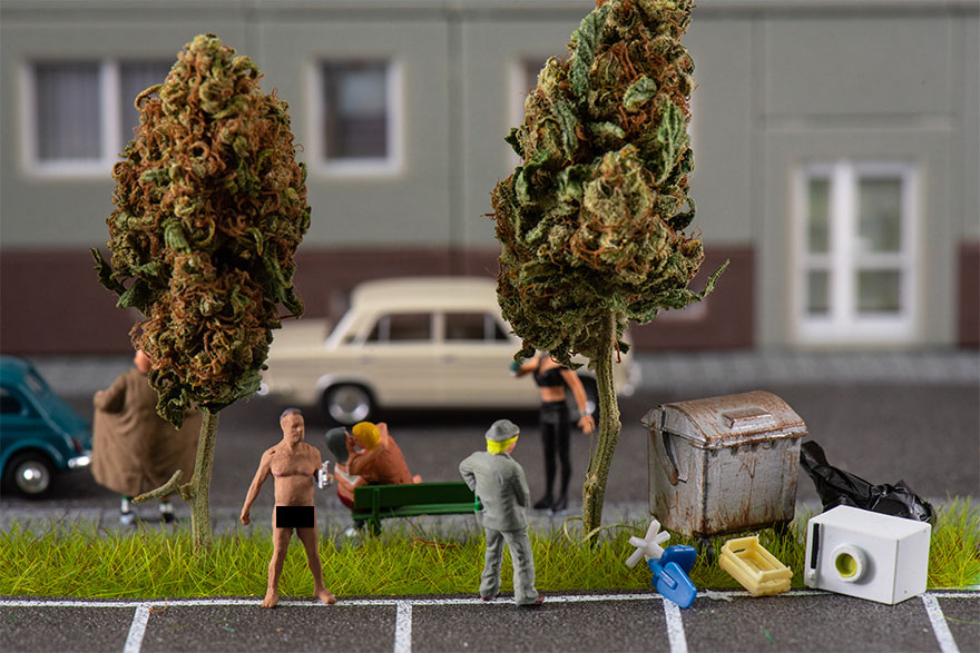 I Turn Everyday Objects Into Convincing Miniature Worlds (15 Pics) I Turn Everyday Objects Into Convincing Miniature Worlds (15 Pics)