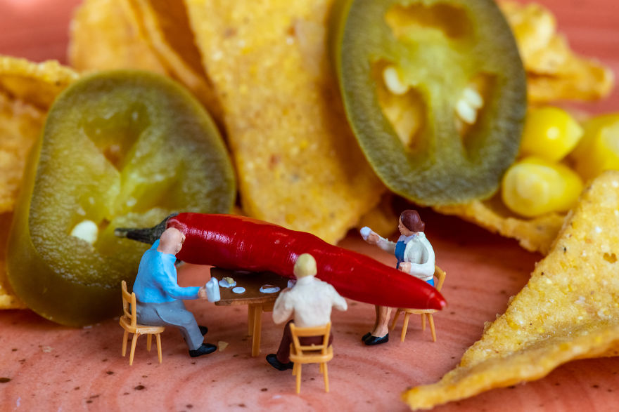 I Turn Everyday Objects Into Convincing Miniature Worlds (15 Pics) I Turn Everyday Objects Into Convincing Miniature Worlds (15 Pics)