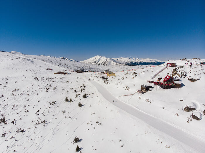 Photographs Of Stunning Ski Slopes In Borovets, Bulgaria (11 Pics)
