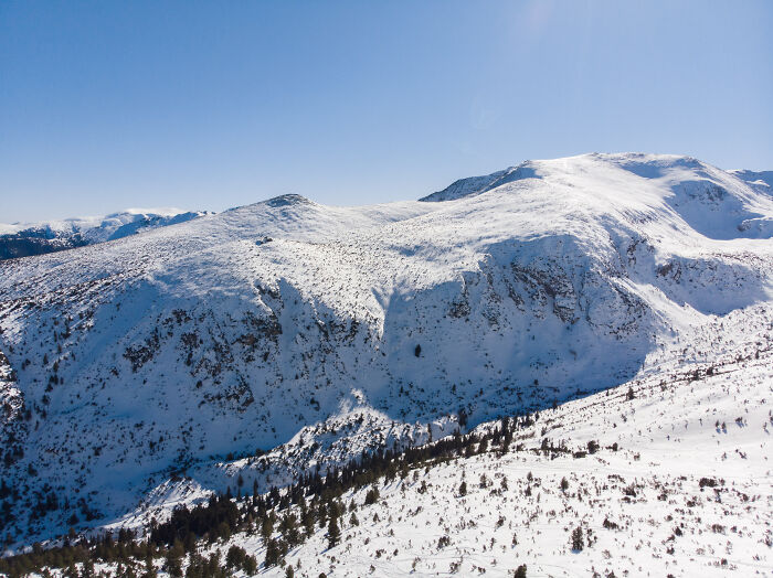 Photographs Of Stunning Ski Slopes In Borovets, Bulgaria (11 Pics)