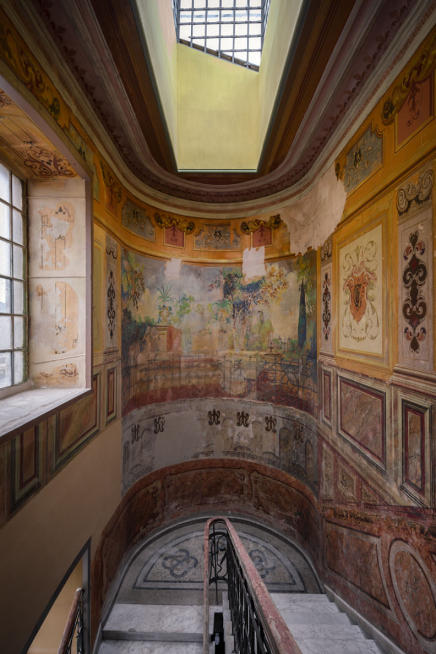 16 Photos I Took While Exploring Abandoned Places In Tbilisi