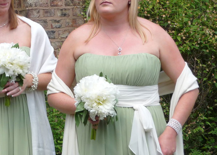 Bride Says She Wants To Drop Her Sister As A Bridesmaid Because She Won’t Wear A Dress Her Size, Asks The Internet What To Do Bride Says She Wants To Drop Her Sister As A Bridesmaid Because She Won’t Wear A Dress Her Size, Asks The Internet What To Do