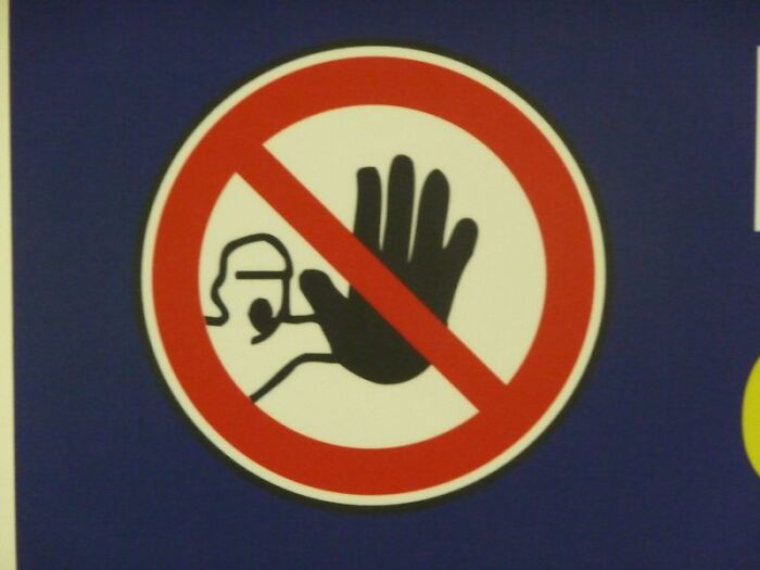 30 Social Cues Indicating That Someone Might Be Flirting With You, As Pointed Out By Folks In This Online Group 30 Social Cues Indicating That Someone Might Be Flirting With You, As Pointed Out By Folks In This Online Group