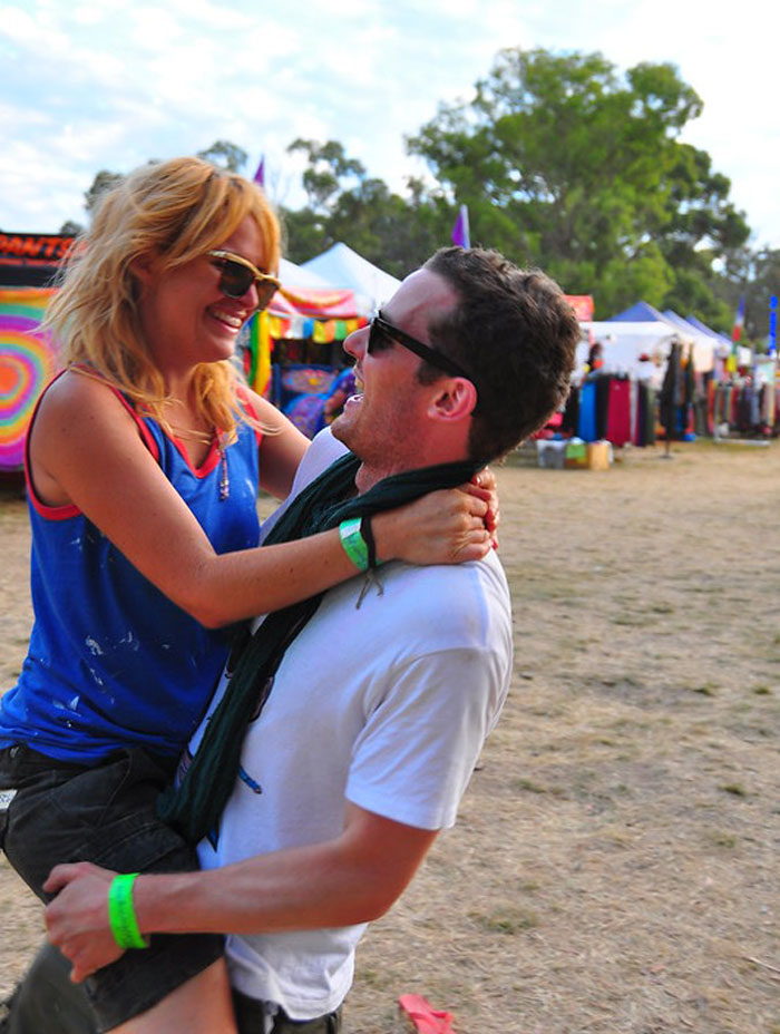 30 Social Cues Indicating That Someone Might Be Flirting With You, As Pointed Out By Folks In This Online Group 30 Social Cues Indicating That Someone Might Be Flirting With You, As Pointed Out By Folks In This Online Group