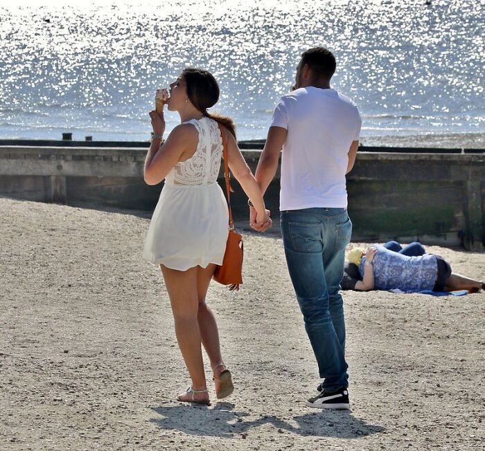 30 Social Cues Indicating That Someone Might Be Flirting With You, As Pointed Out By Folks In This Online Group 30 Social Cues Indicating That Someone Might Be Flirting With You, As Pointed Out By Folks In This Online Group