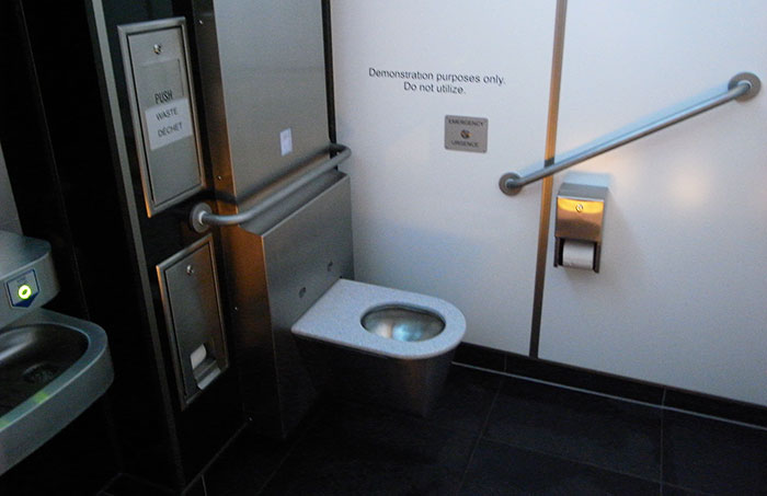 28 Times Employees Did Bizarrely Crazy Things At Work That Folks Online Just Had To Share 28 Times Employees Did Bizarrely Crazy Things At Work That Folks Online Just Had To Share