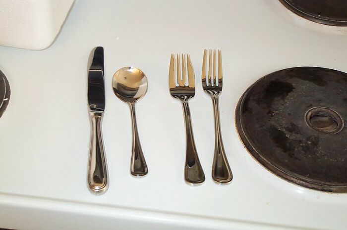 34 Stories About The Worst Things Guests Did, Told By Users Of This Online Community