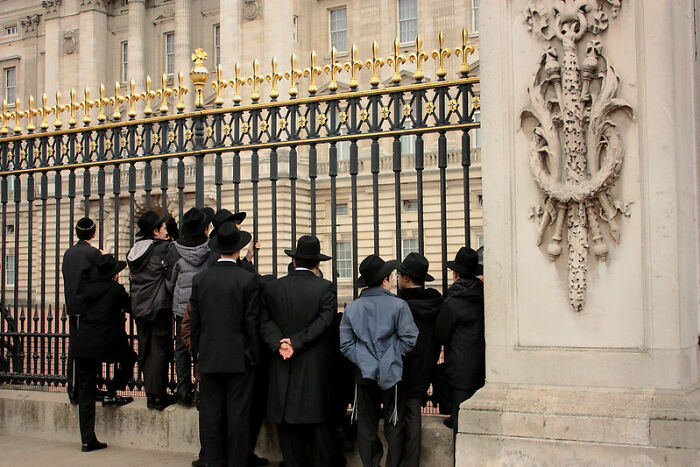 34 Stories About The Worst Things Guests Did, Told By Users Of This Online Community