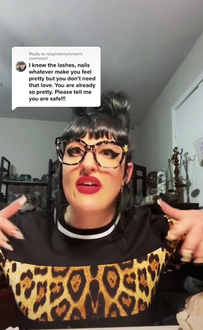 Woman Goes Viral Online After Revealing How She Lives In A Car Despite Having A Full-Time Job Woman Goes Viral Online After Revealing How She Lives In A Car Despite Having A Full-Time Job