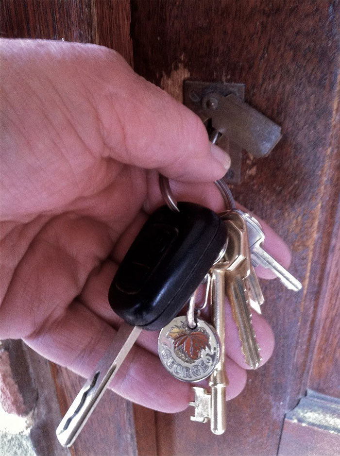 “They Were Giving Me Huge Red Flags”: In-Laws Lock Their Son-In-Law In A Room With Them When He Doesn’t Reveal His Salary To Them “They Were Giving Me Huge Red Flags”: In-Laws Lock Their Son-In-Law In A Room With Them When He Doesn’t Reveal His Salary To Them