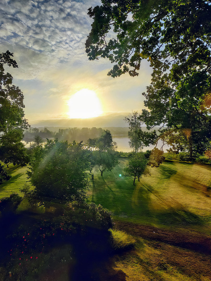 50 Times People Were So Taken Away By The Beautiful Scenery, They Just Had To Snap A Pic Of It 50 Times People Were So Taken Away By The Beautiful Scenery, They Just Had To Snap A Pic Of It