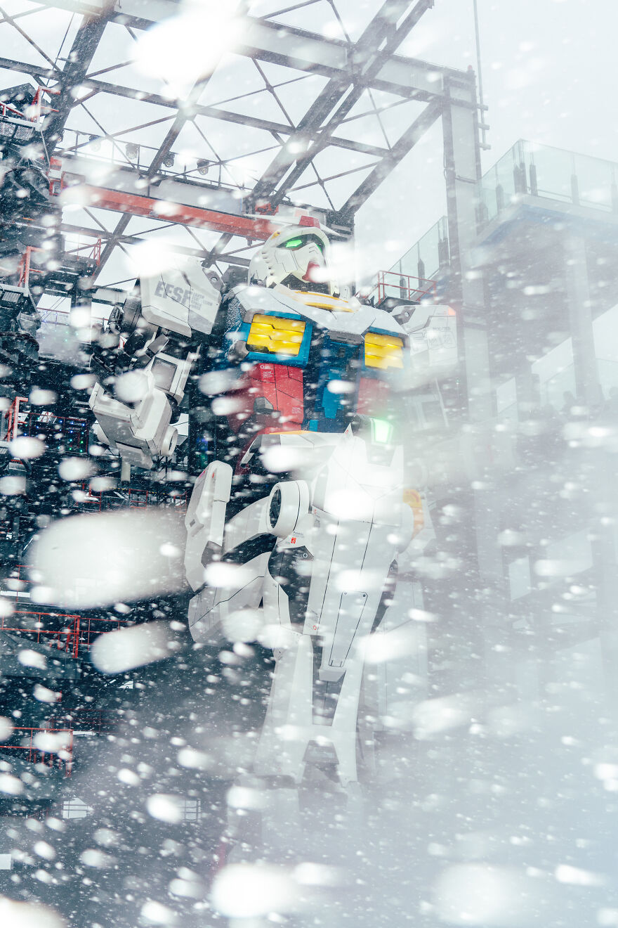 I Took Pictures Of The Gundam Starting Up In The Very Middle Of A Snowstorm (15 Pics) I Took Pictures Of The Gundam Starting Up In The Very Middle Of A Snowstorm (15 Pics)
